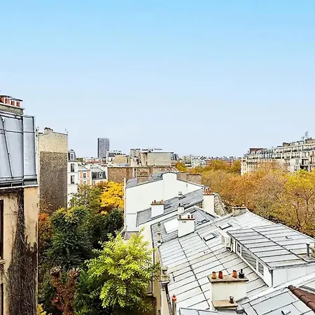 A Paris, Pres De L'arc De Triomphe Paříž